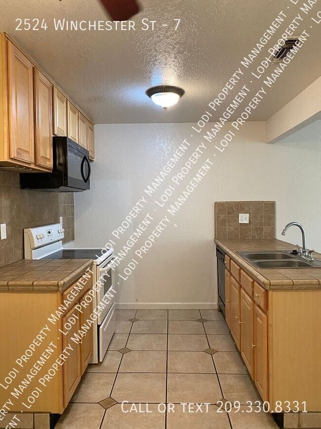 Building Photo - 2524 Winchester Dr