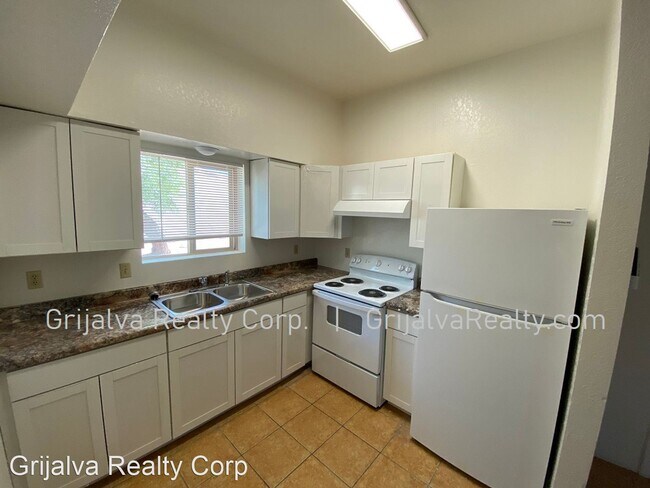 Building Photo - 1 br, 1 bath House - 4170 E La Cienega Dr ...