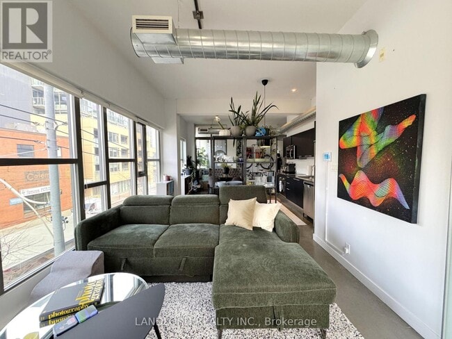 Photo du bâtiment - 625 Queen St E