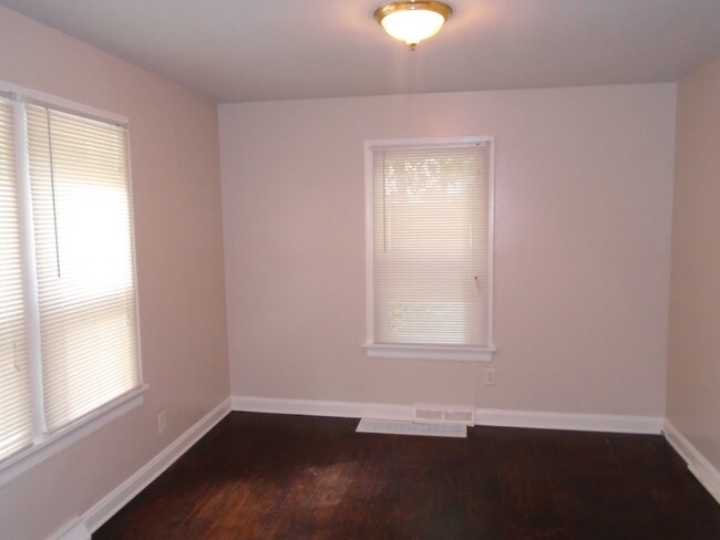 Building Photo - Spacey 2 bedroom home with basement