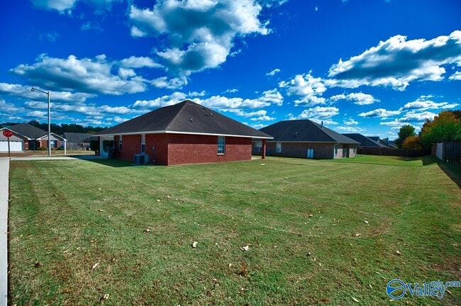 Building Photo - 126 Herrick Dr SW