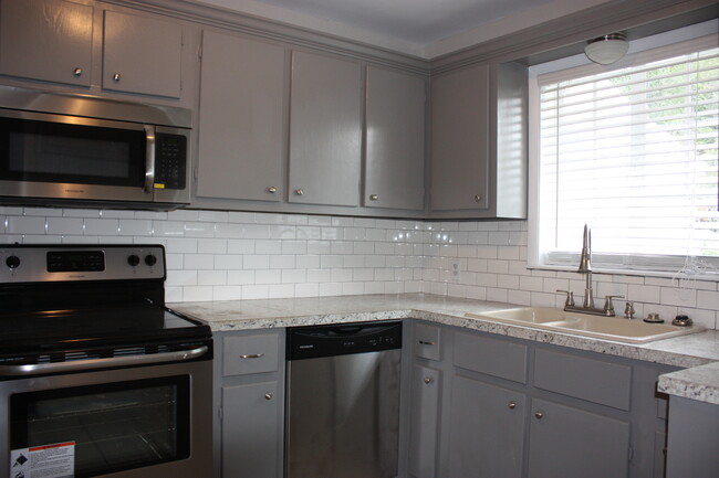 Building Photo - Fully updated 3 bedroom in Midtown!