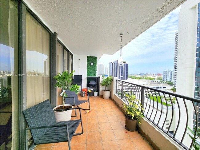 Foto del edificio - 555 NE 15th St