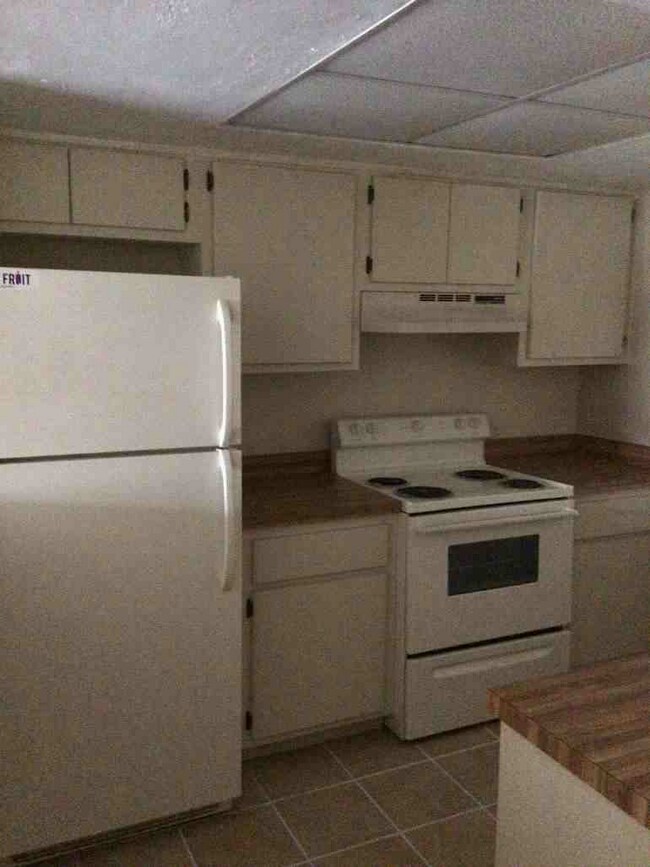 Kitchen(it in white now) - 2508 SW 35th Pl