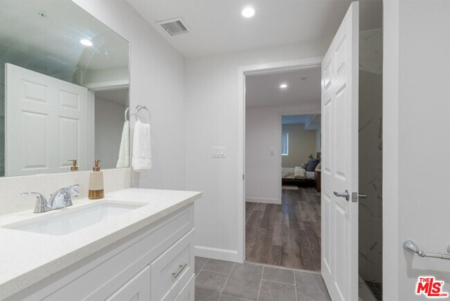 Foto del edificio - 850 S Gramercy Pl