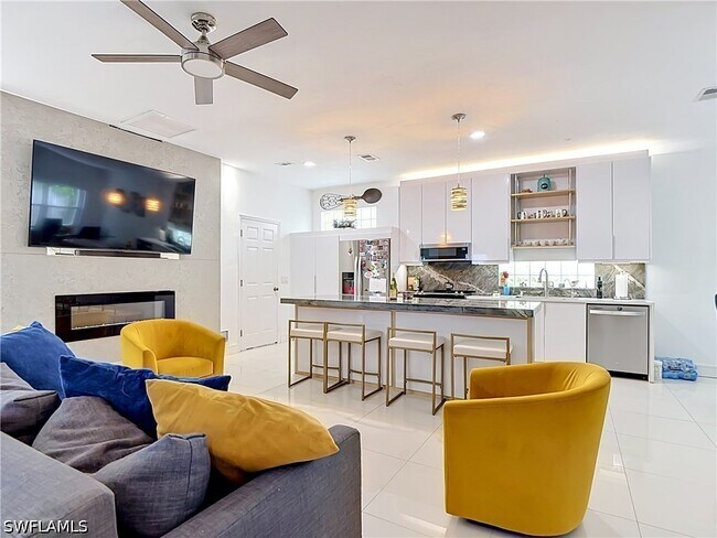 Building Photo - 10735 San Tropez Cir
