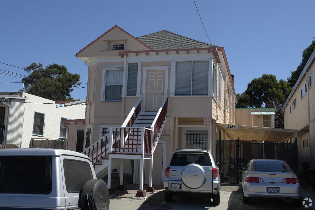Primary Photo - 3430-3434 School St