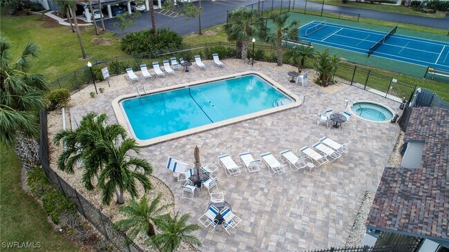 Foto del edificio - 17455 Overhill Dr