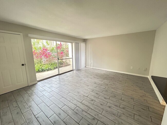 Foto del edificio - Spacious 1/1 Ground floor Condo