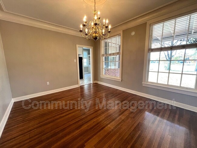 Building Photo - 3167 E Lakeshore Dr