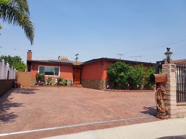 Foto del edificio - 7357 Cleon Ave