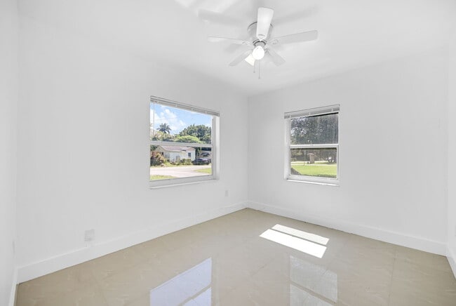 Building Photo - 555 NW 90th St