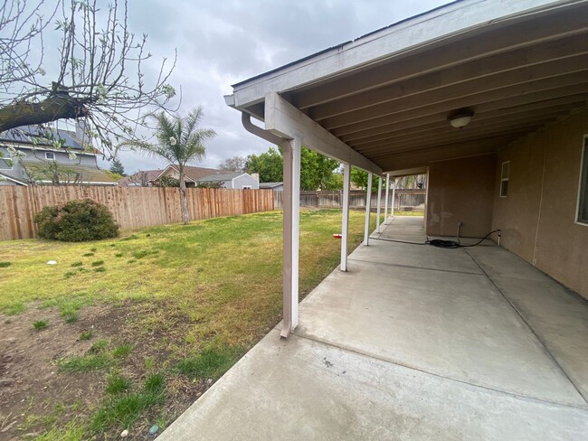 Building Photo - Dinuba home coming soon!