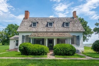 Building Photo - 1826 Urbanna Rd