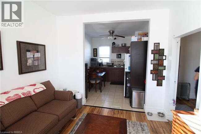 Photo du bâtiment - 62 Dundas St