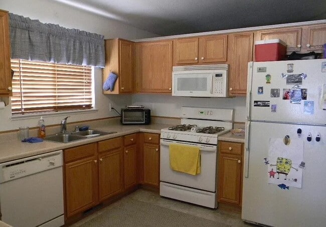 Building Photo - 17730 Fairfax Ct