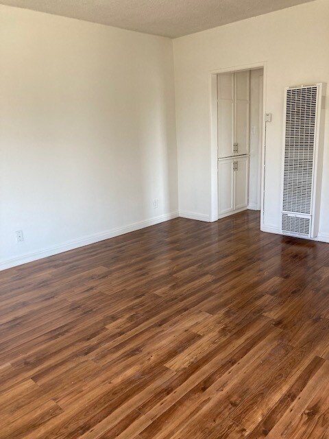 Spacious Living Room - 2010 3rd Ave