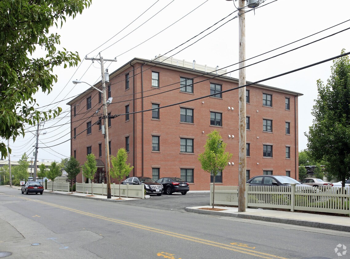 Primary Photo - 18 Locust St