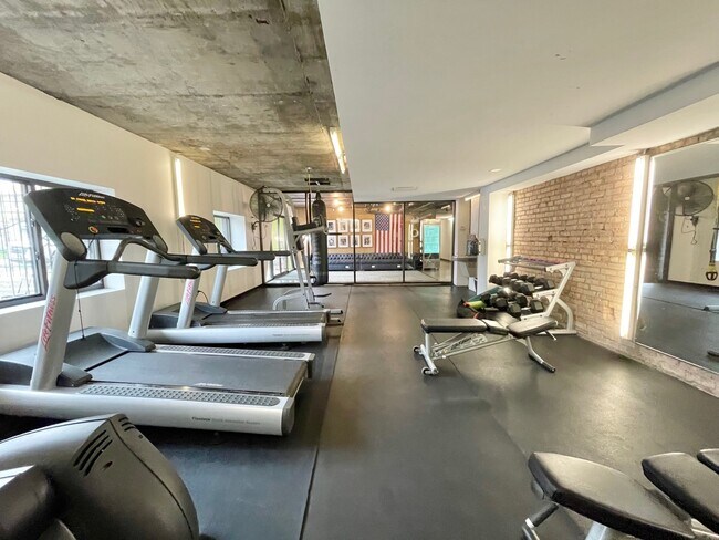 Foto del edificio - 5411 N Winthrop Ave