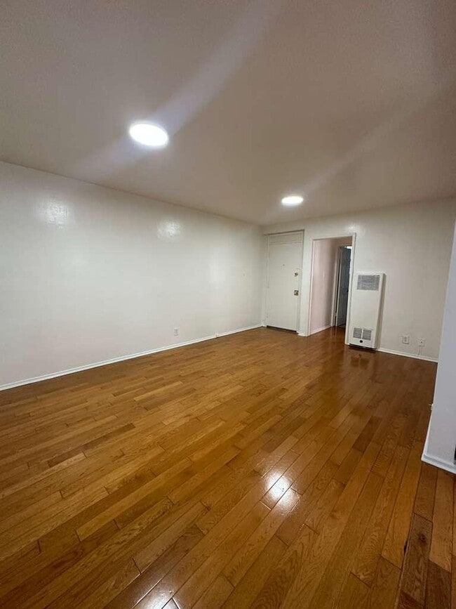 Photo - 1737 N Sycamore Ave Apartment