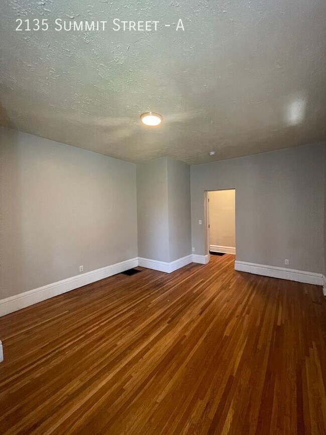 Foto del edificio - 2135 Summit St