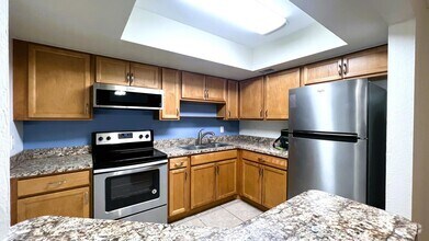 Building Photo - 1532 SE Royal Green Cir