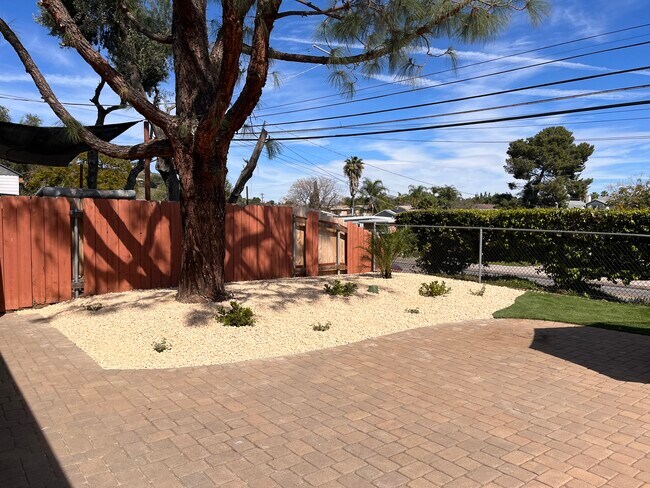 Patio delantero - 1106 N 1st St