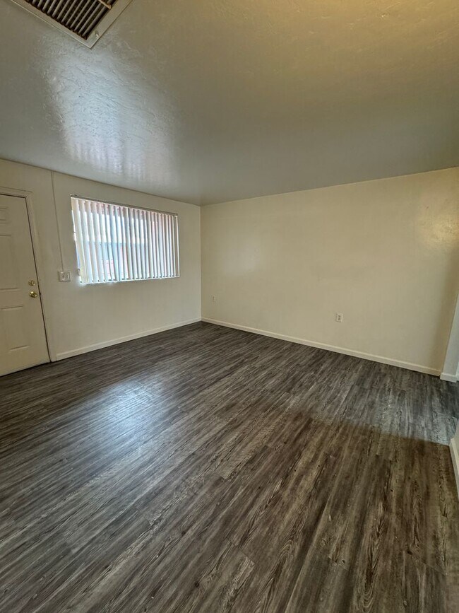 Building Photo - Bright 2-Bedroom with Private Backyard Near Downtown & Tumamoc Hill