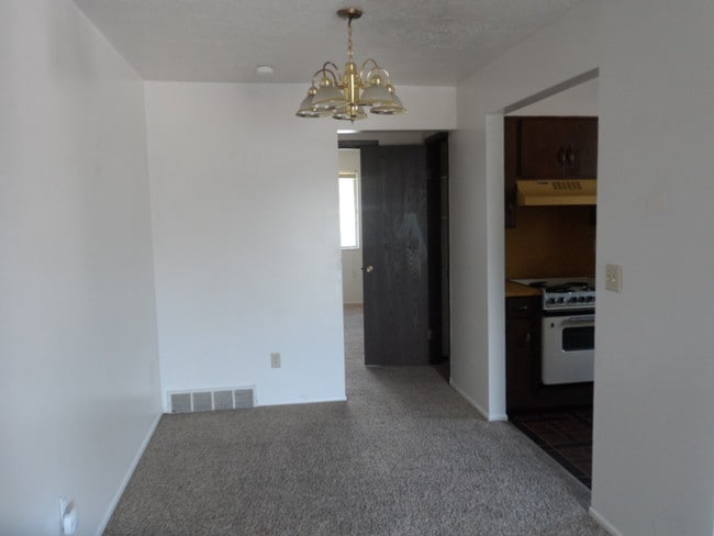 Building Photo - 2204 W 5600 S