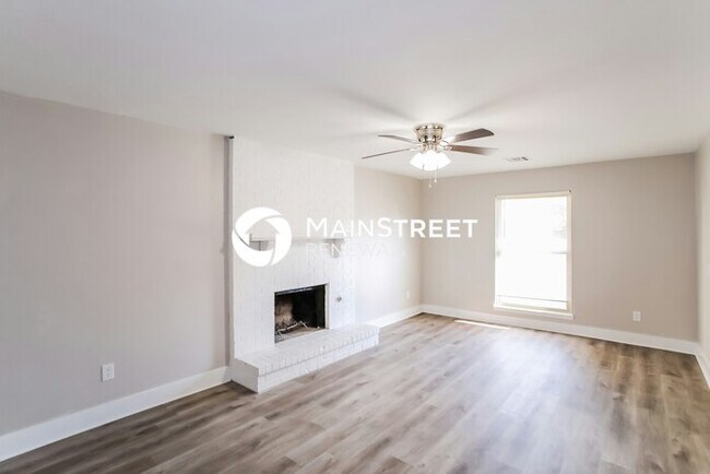 Foto del edificio - 3 Bedroom Pet-Friendly Home in Edmond, OK with Main Street Renewal
