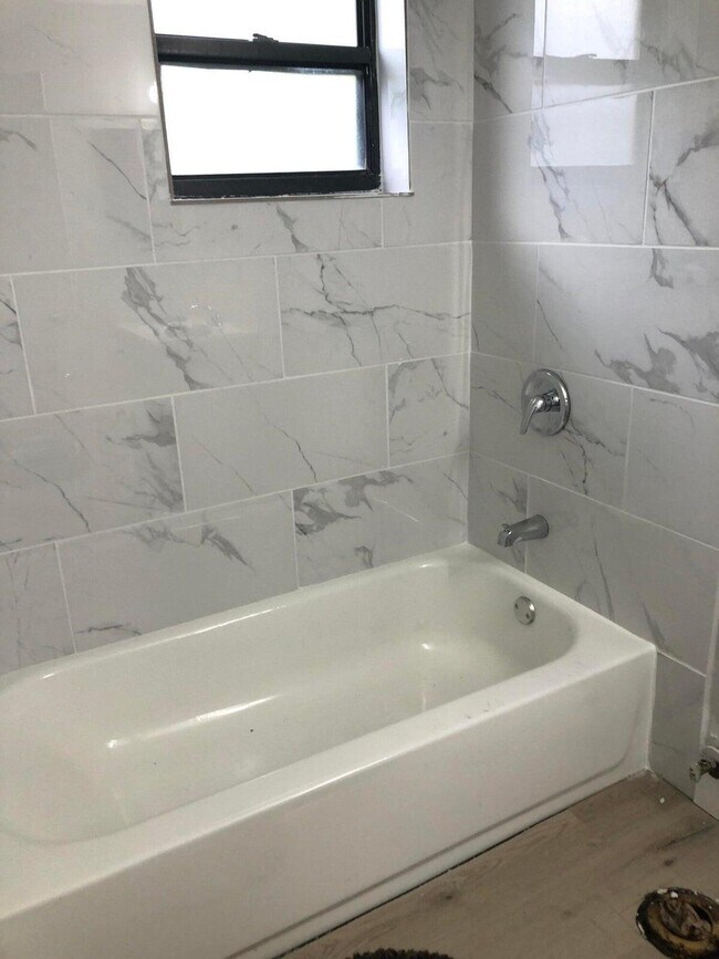 Foto del edificio - 5862 Triphammer Rd