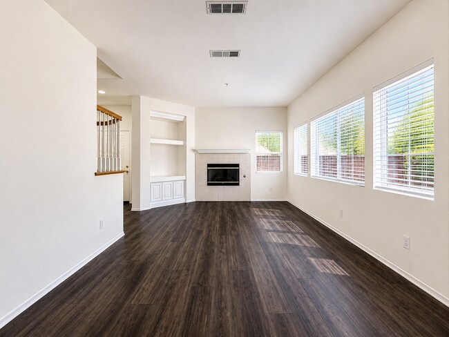 Building Photo - Newly Updated 3 Bedroom Condo in Gated Community in Murrieta