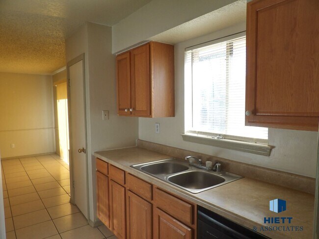 Building Photo - Great move in ready home close to Ft. Bliss