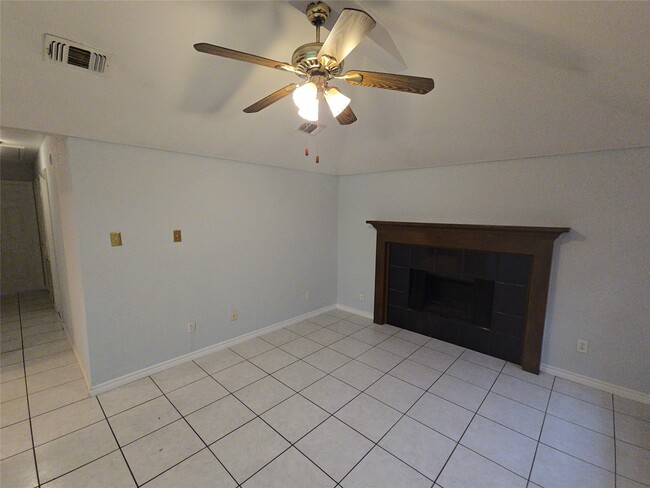 Building Photo - 13806 Long Glen Dr