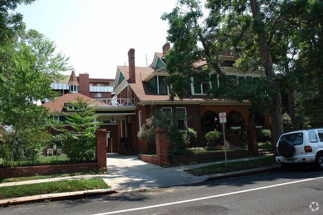 Foto del edificio - 930 N Washington