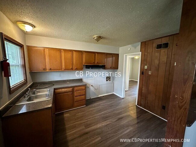 Building Photo - PROMO $250 GIFT CARD