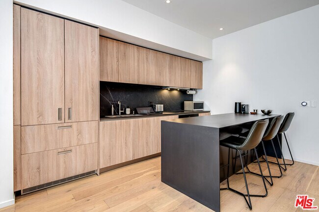 Foto del edificio - 1030 Kings Rd