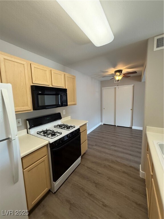 Building Photo - 950 Seven Hills Dr