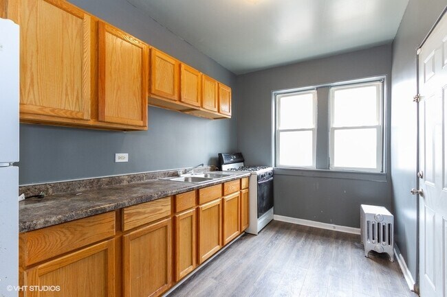 Building Photo - 8156 S Kingston Ave