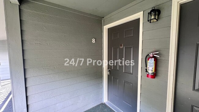 Foto del edificio - Upper Level 2 BD | 1 BA Apartment w/ Willa...