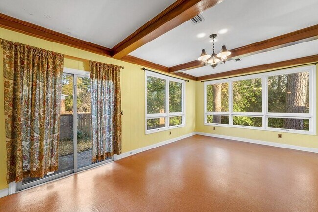 Foto del edificio - 8314 Country Oaks Rd