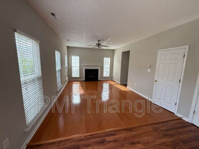 Foto del edificio - 281 Joshua Glen Ln