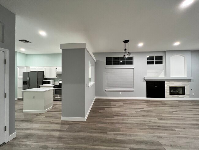 Foto del edificio - 8905 Carmel Plaza Way