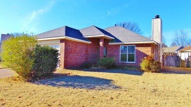 Building Photo - 2627 Bay Pointe Cir E
