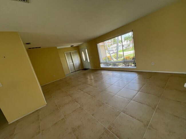 Building Photo - Annual ** PGI Pool / Canal Home ** AVAILAB...