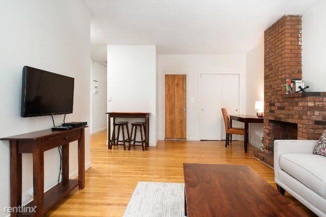 Building Photo - 220 Beacon St