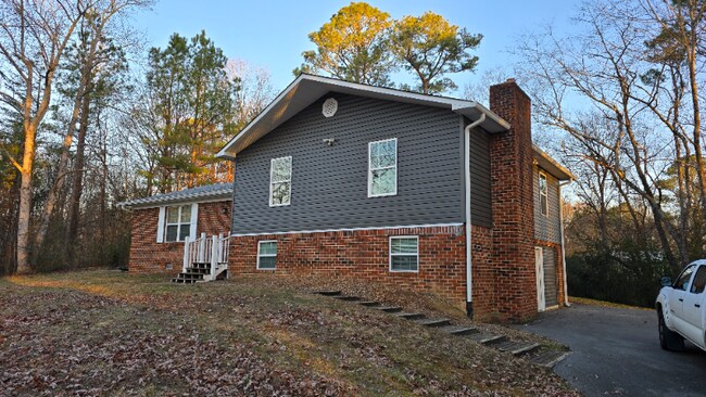 Foto del edificio - 210 Dogwood Cir