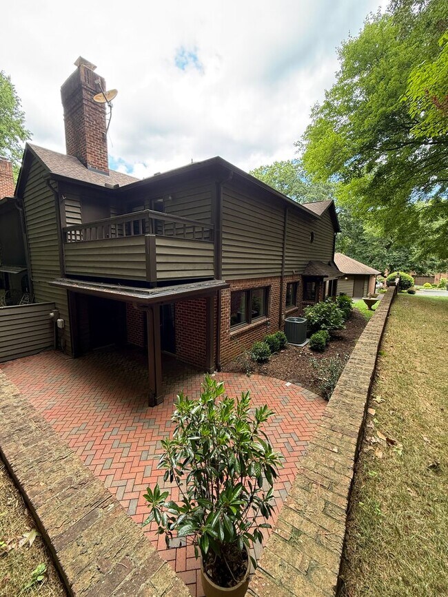 Foto del edificio - 7434 Newmans Ln