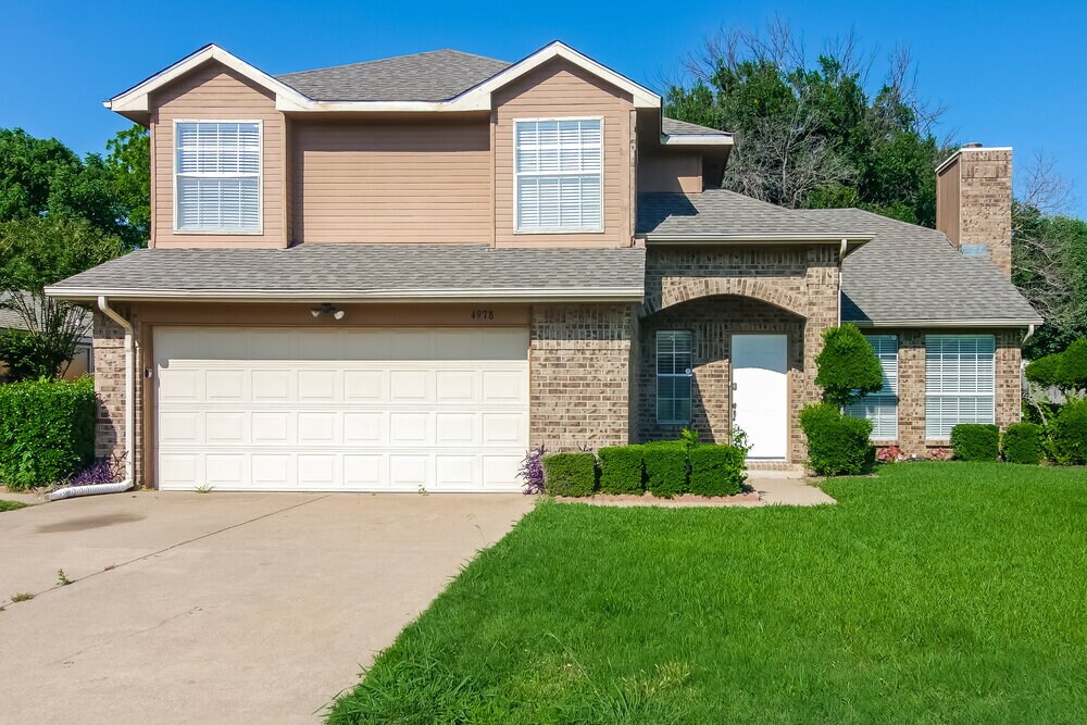 Primary Photo - 4978 Briar Oaks Ln