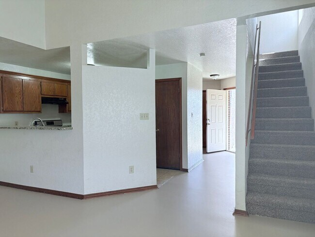 Foto del edificio - 3200 Ridgecrest Ct
